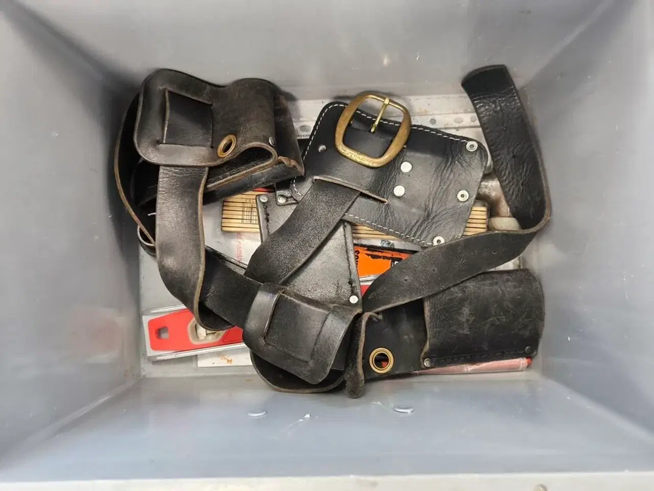 Billede 2 - Kasse m. sikringsgrej samt div.