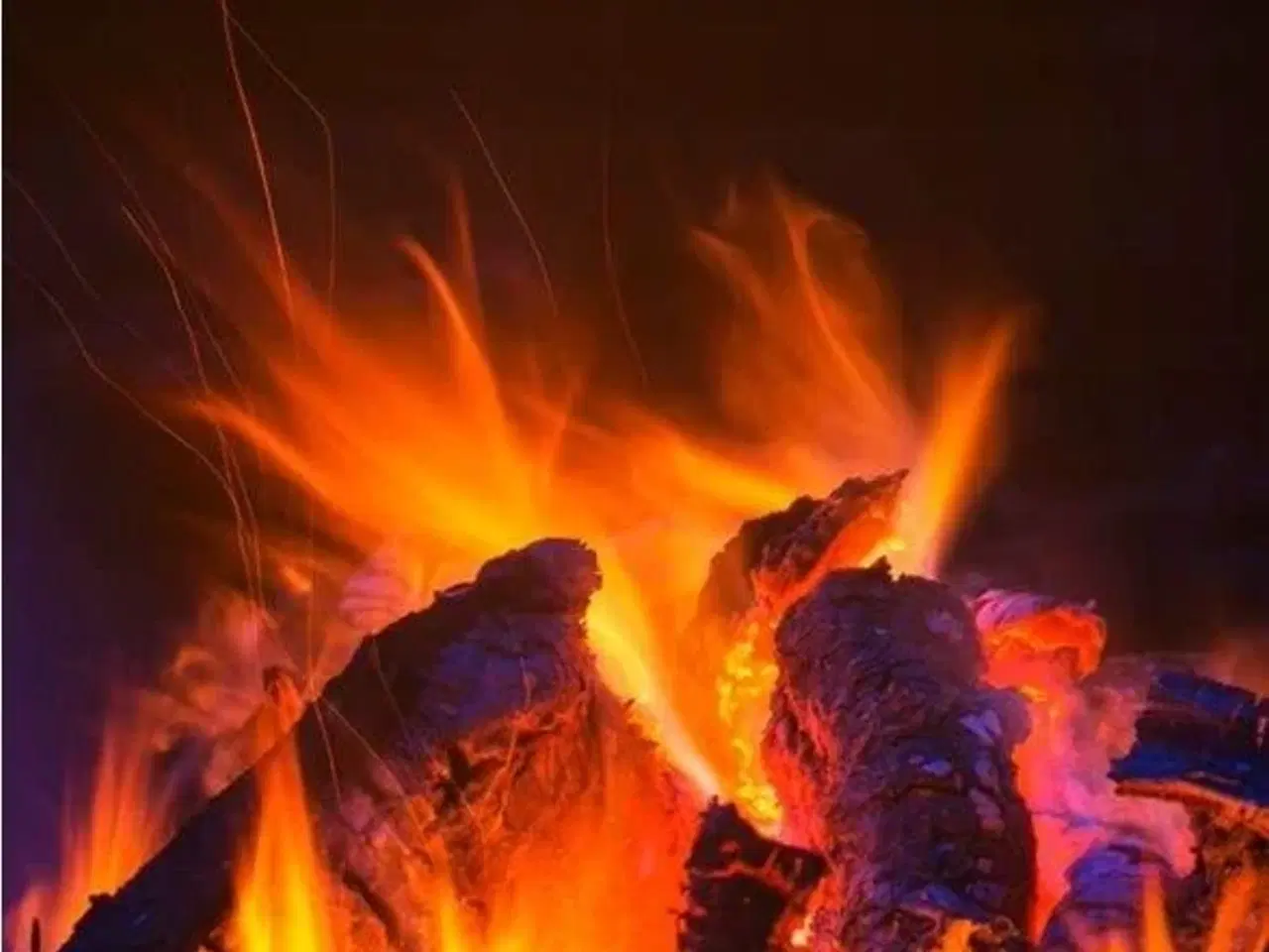 Billede 5 - Elektrisk pejs/varmeblæser Q20P – sort, 1.800 W, fjernbetjening