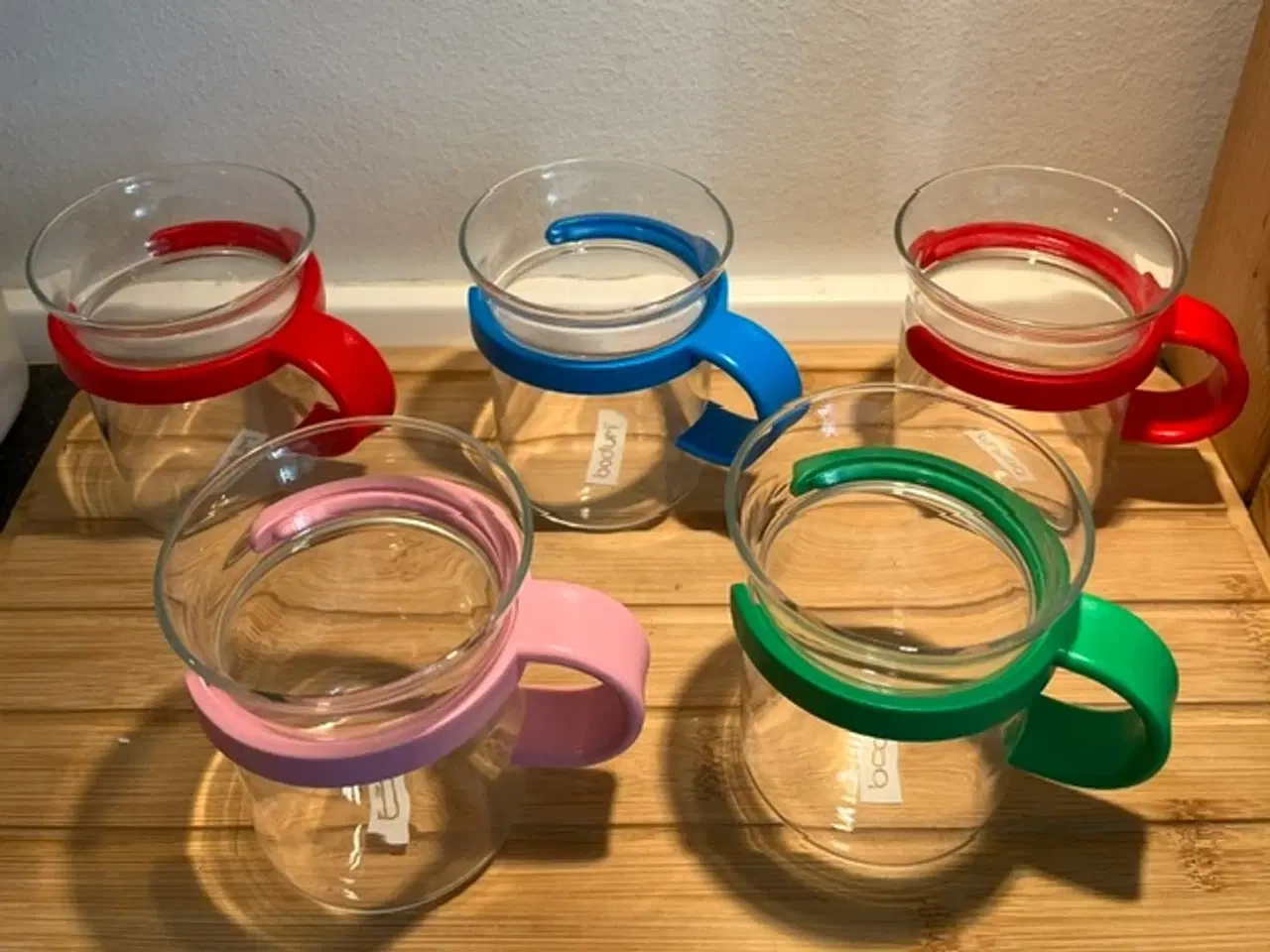 Billede 2 - 5 stk. retro Bodum kopper med farvede håndtag