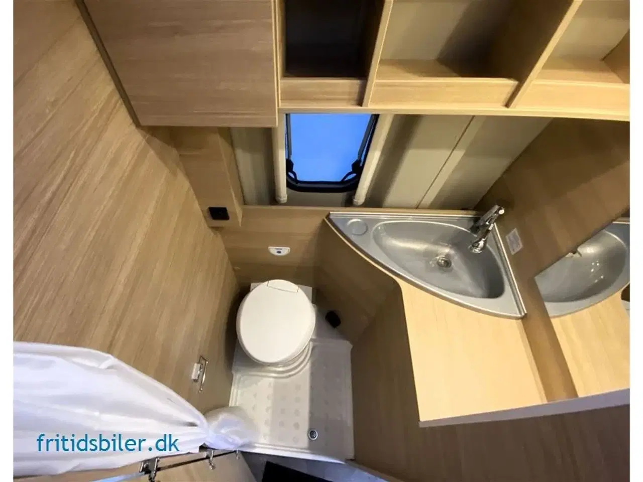 Billede 7 - 2024 - RoadCar R 640 140 Hk   Roadcar 640 140 Hk Den store rummelige camper med langsgående senge