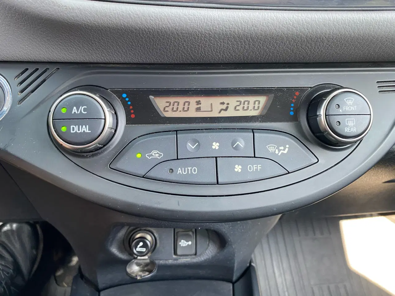 Billede 13 - Toyota Yaris 1,3 VVT-I T2 Komfortpakke Sportspakke 100HK 5d 6g