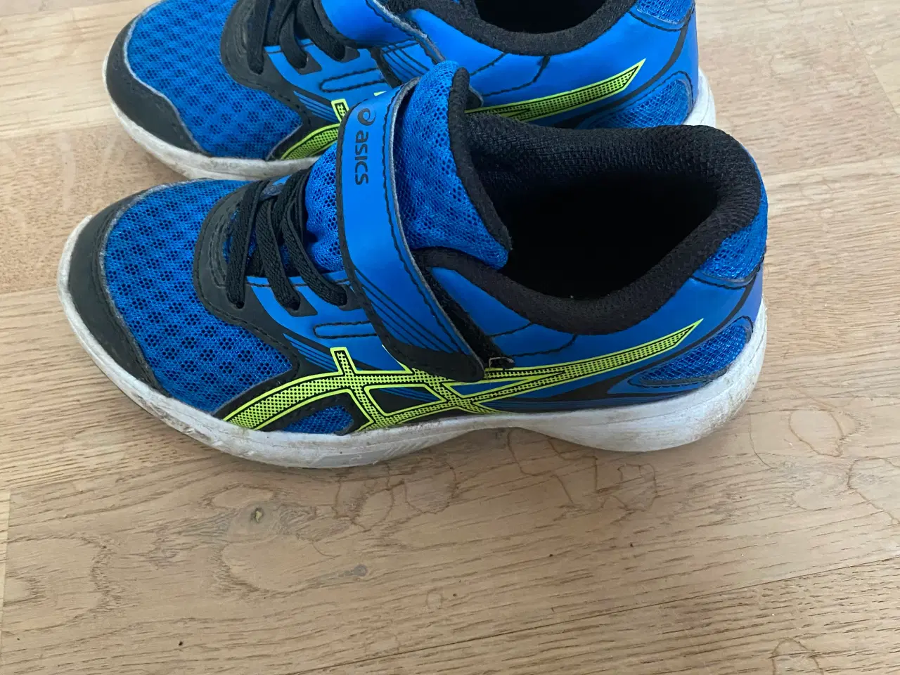 Billede 5 - Asics sko og Geox sandaler str 27