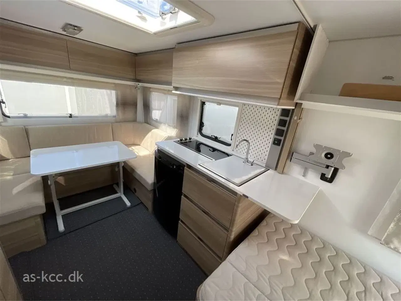 Billede 8 - 2015 - Adria Altea 472 PU   Adria Altea 472 PU årgang 2015.XT mover, Markise med sider, Air Con, Sun Shine uden front, Isabella Commodore 3 m telt, Cosy Corner.