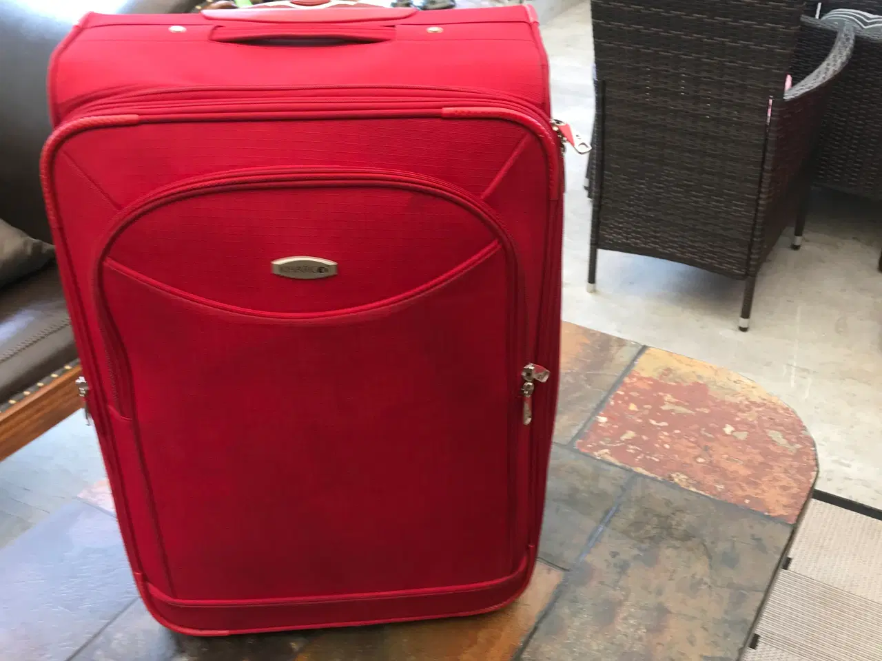 Billede 1 - Kuffert rød mellem str 