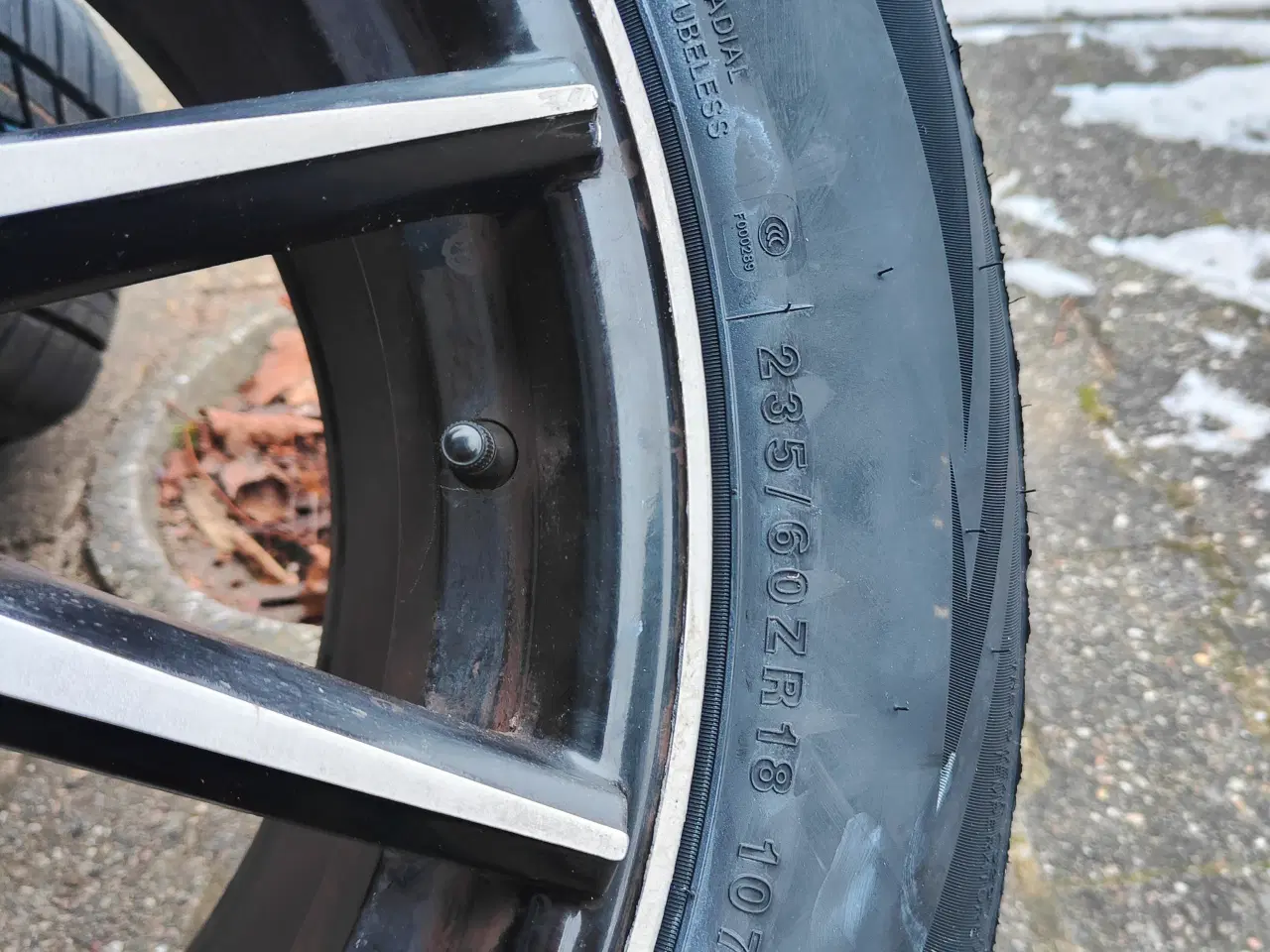 Billede 2 - Helårsdæk ny. Brugt fælge 