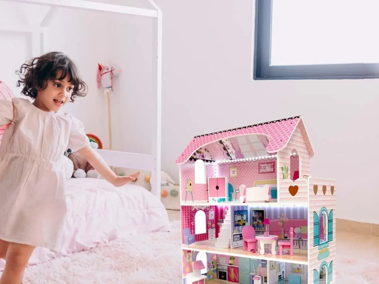 Billede 2 - Dukkehus i træ med møbler 70 cm – pink med LED