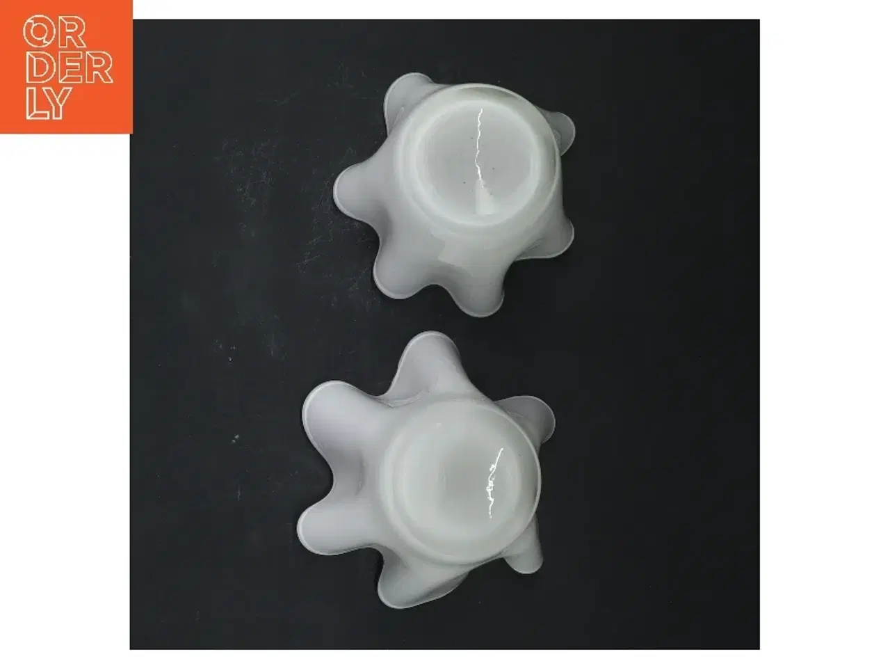 Billede 3 - Hvide vaser/lysestager(str. 2 styk, 10x8 cm)