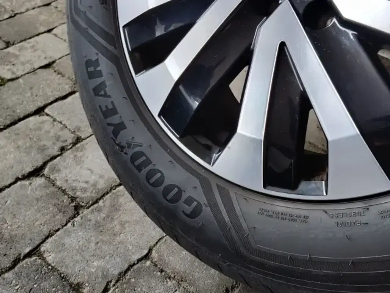 Billede 2 - VW Alufælge med dæk