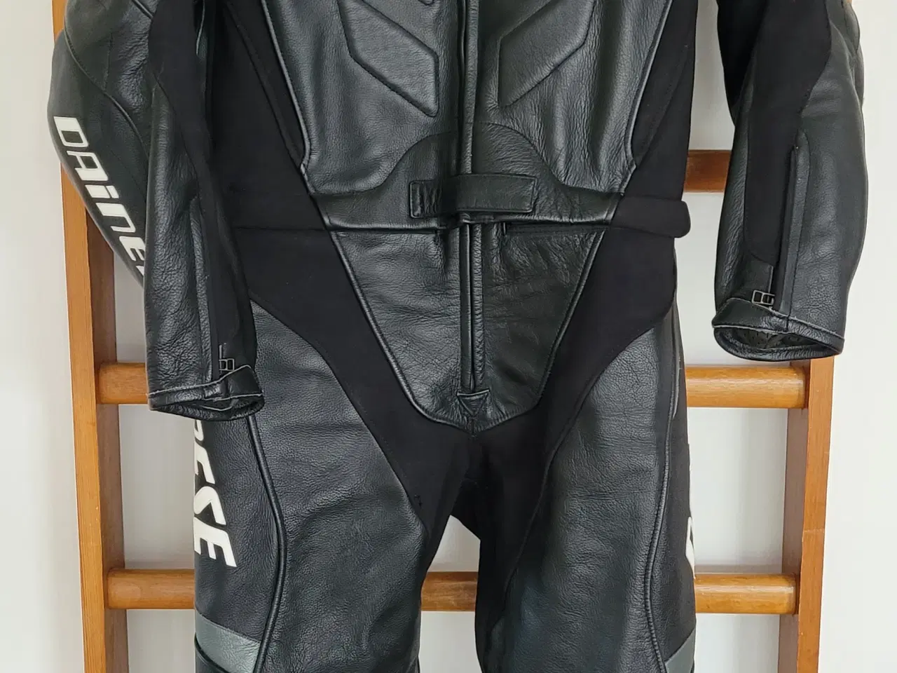 Billede 1 - Dainese Avro læderdragt 2 delt str. 54. 