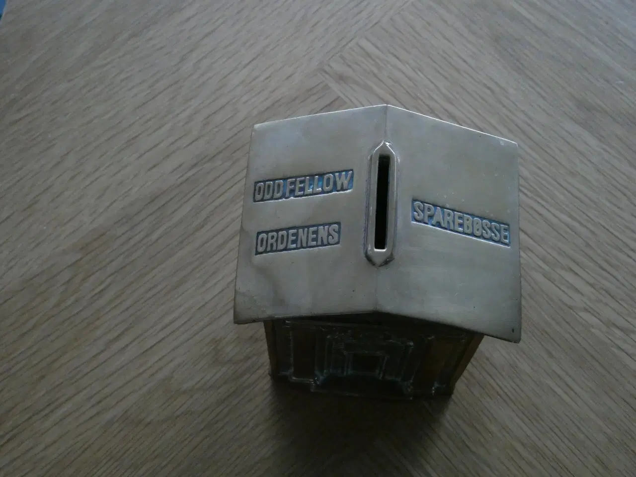 Billede 2 - Messing sparebøsse med nøgle