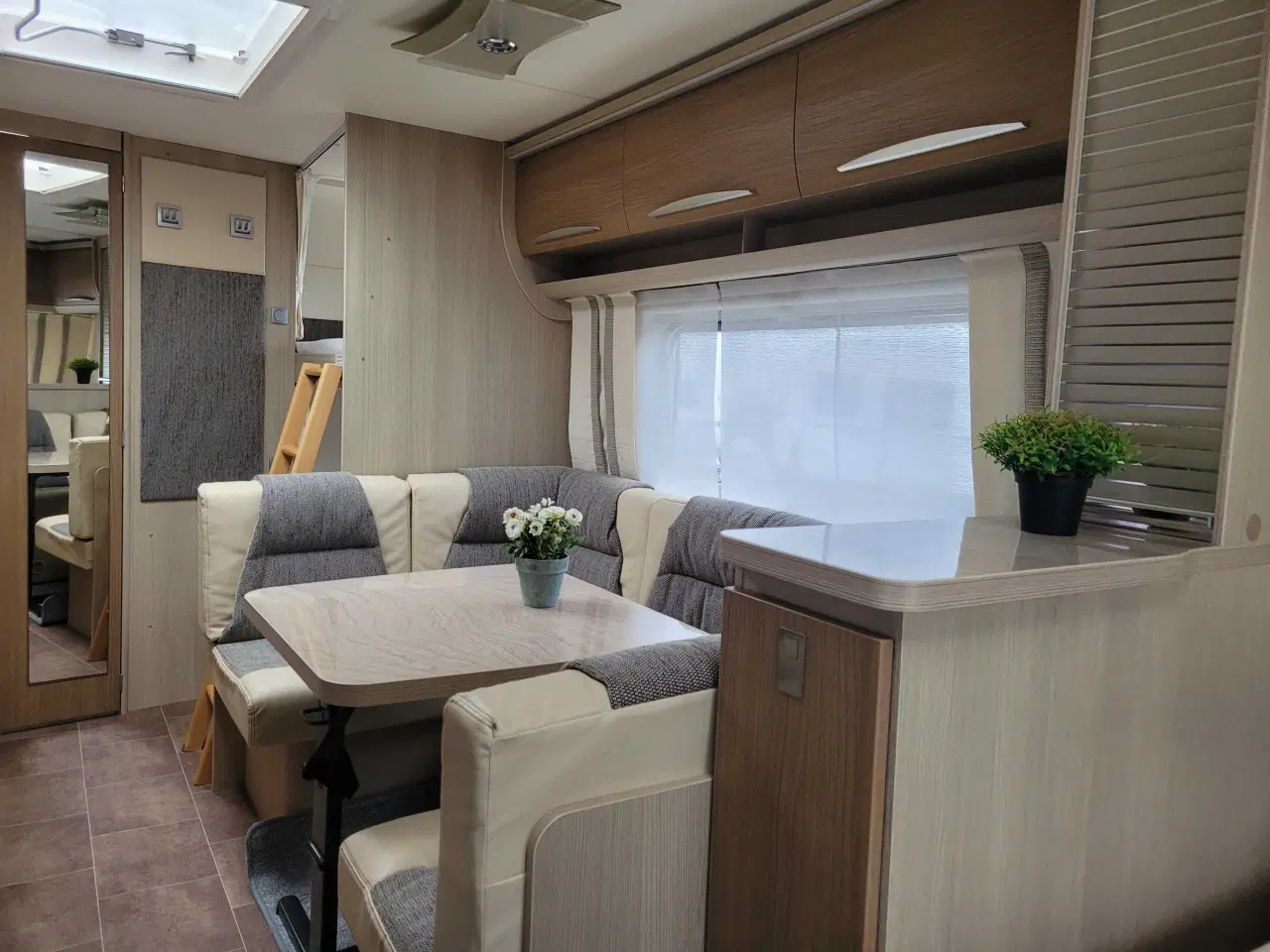 Billede 15 - 2013 Burstner 560 køjevogn..plads og godt design