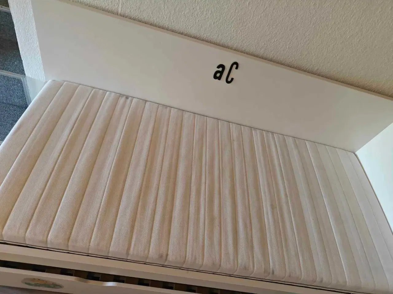 Billede 3 - Seng med udtræk