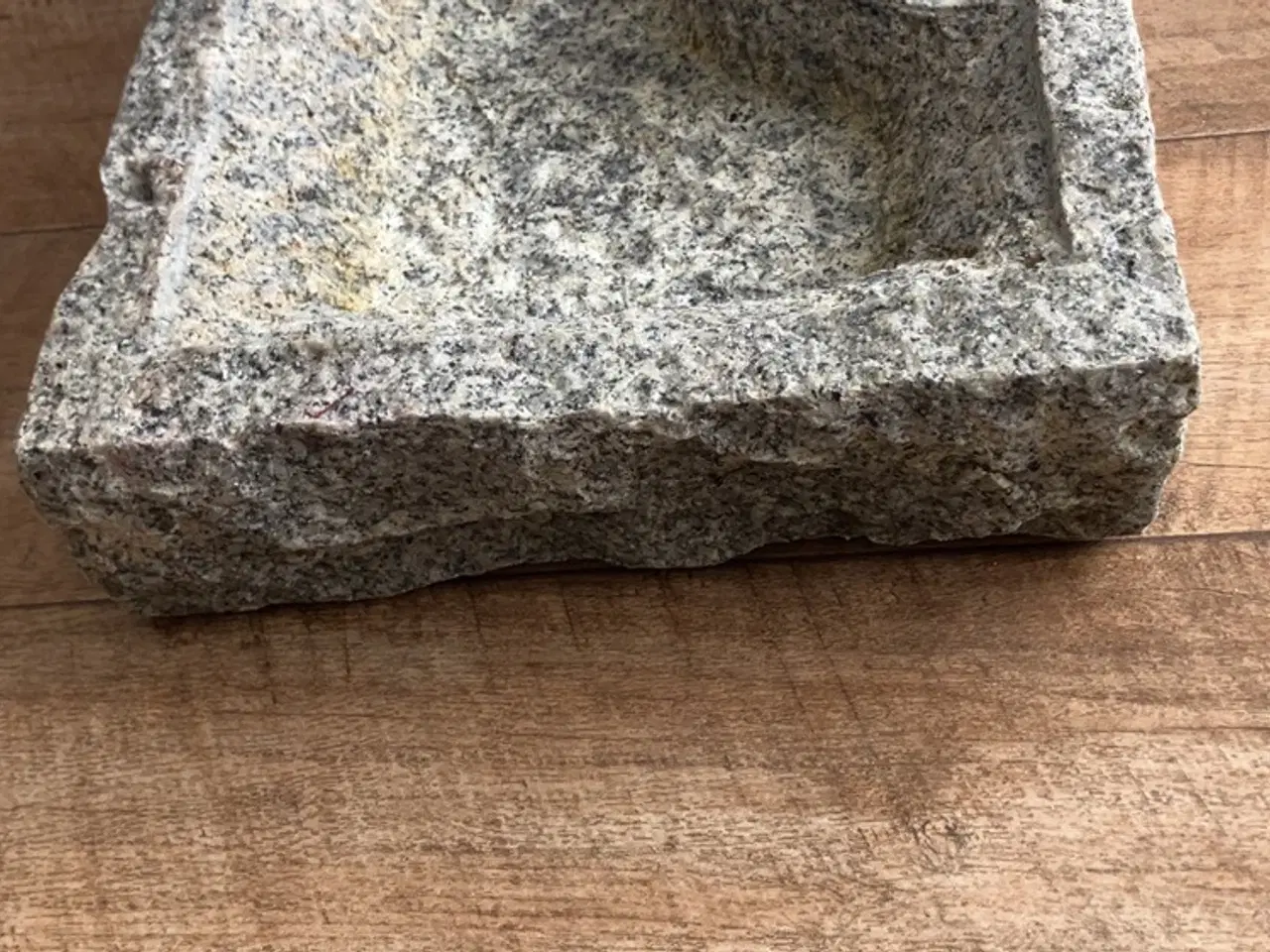 Billede 3 - Stort smukt og rustikt fuglebad i massiv granit