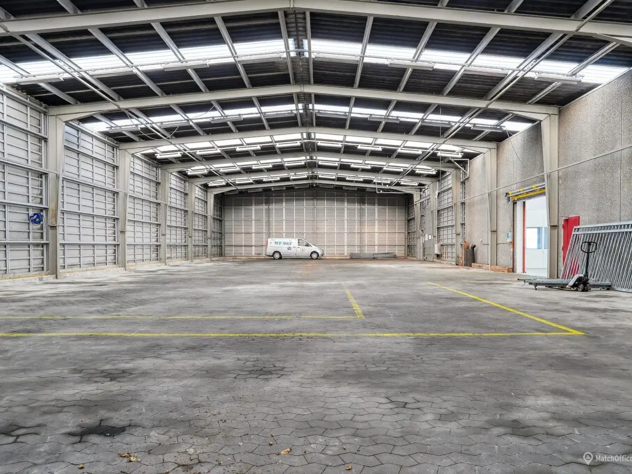 Billede 10 - Stort lagerlejemålet med egne kontorlokaler et stort befæstet areal og store porte