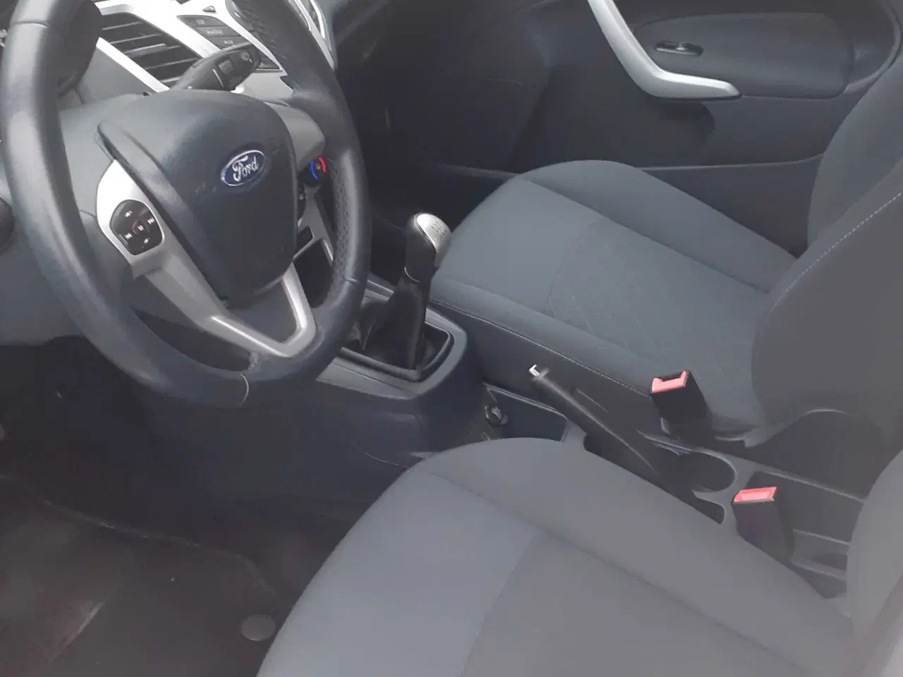 Billede 7 - Flot Ford Fiesta Årg.2012' Benzin..