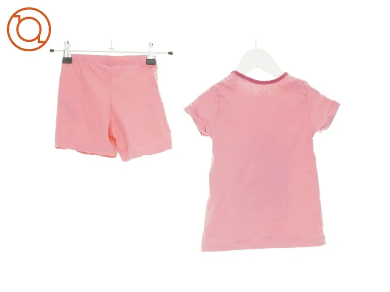 Billede 2 - Sæt med t-shirt og shorts (str. 98 cm)