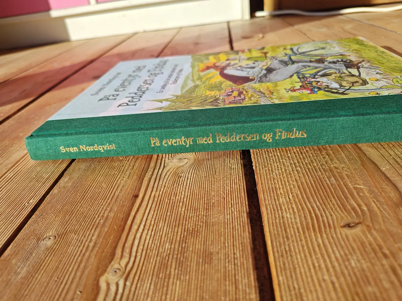 Billede 2 - STOR 154 siders På eventyr med Peddersen og Findus