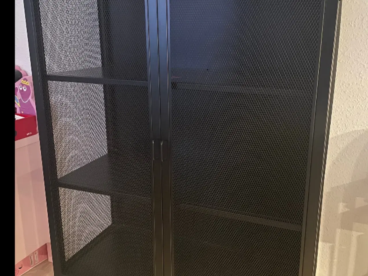 Billede 2 - Hübsch Edge Double vitrineskab i sort metal