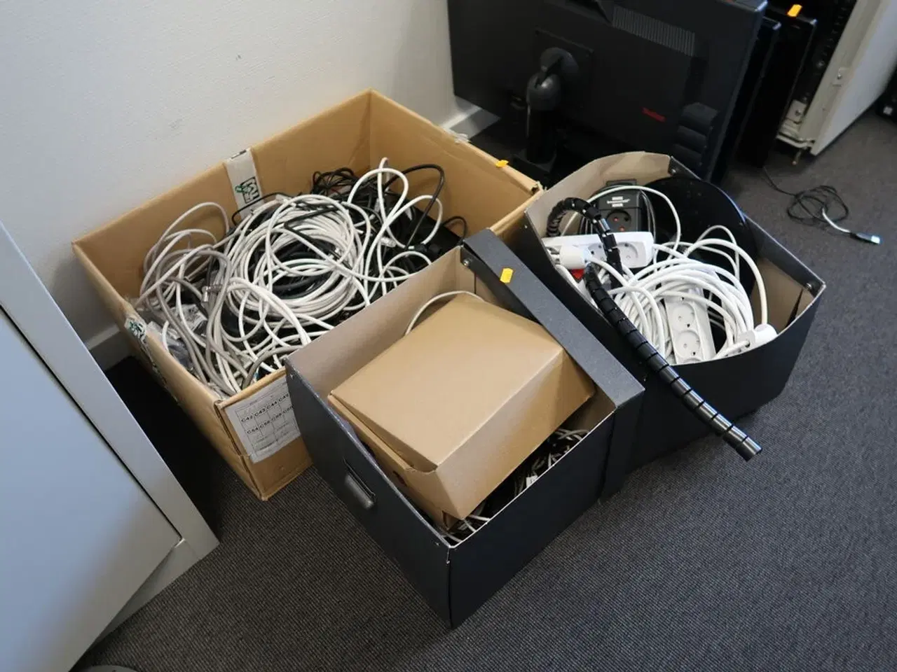 Billede 1 - Div. Forlængerledninger, kabler m.m.