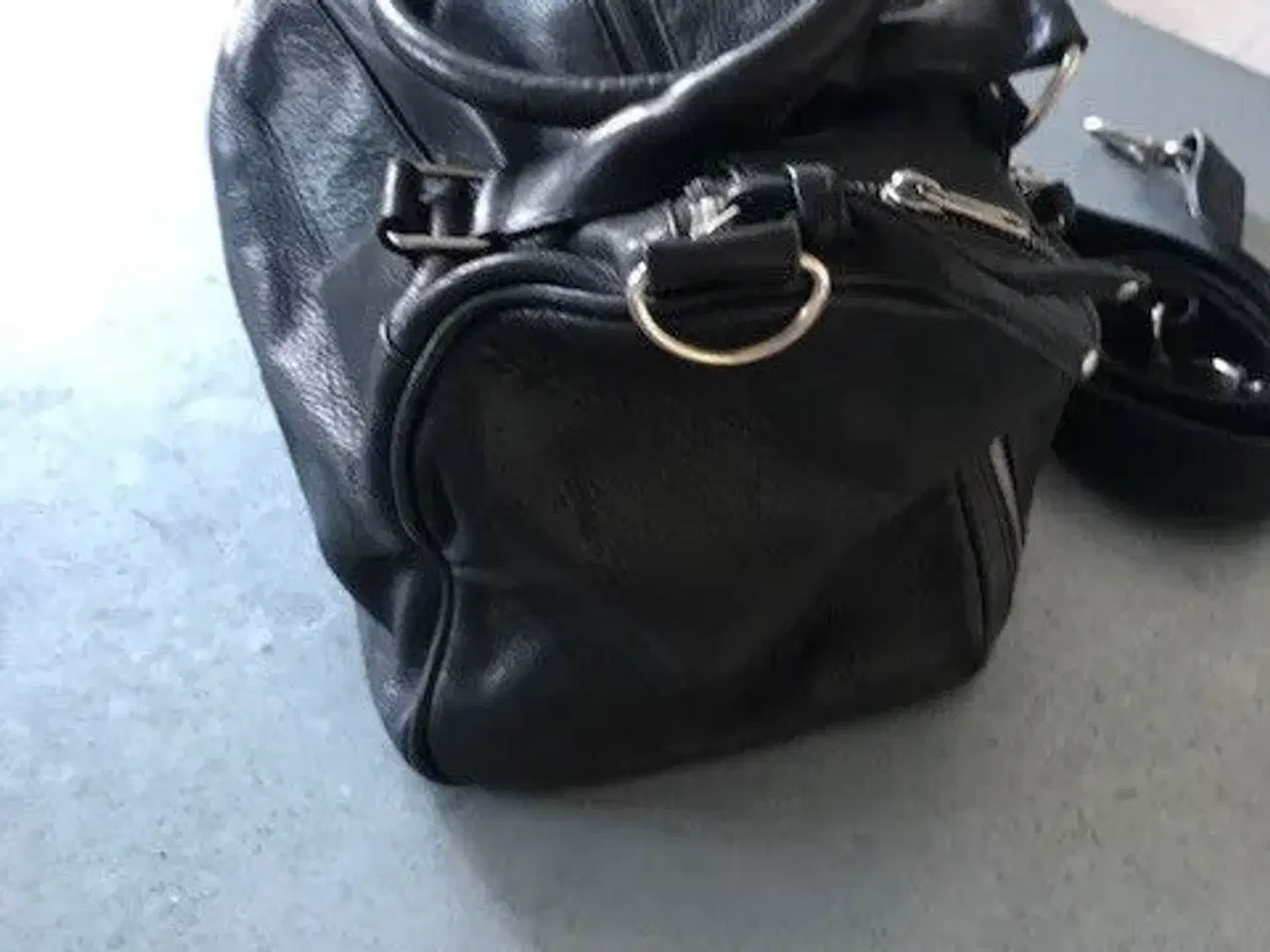 Billede 1 - Depeche vintage sort taske i skind