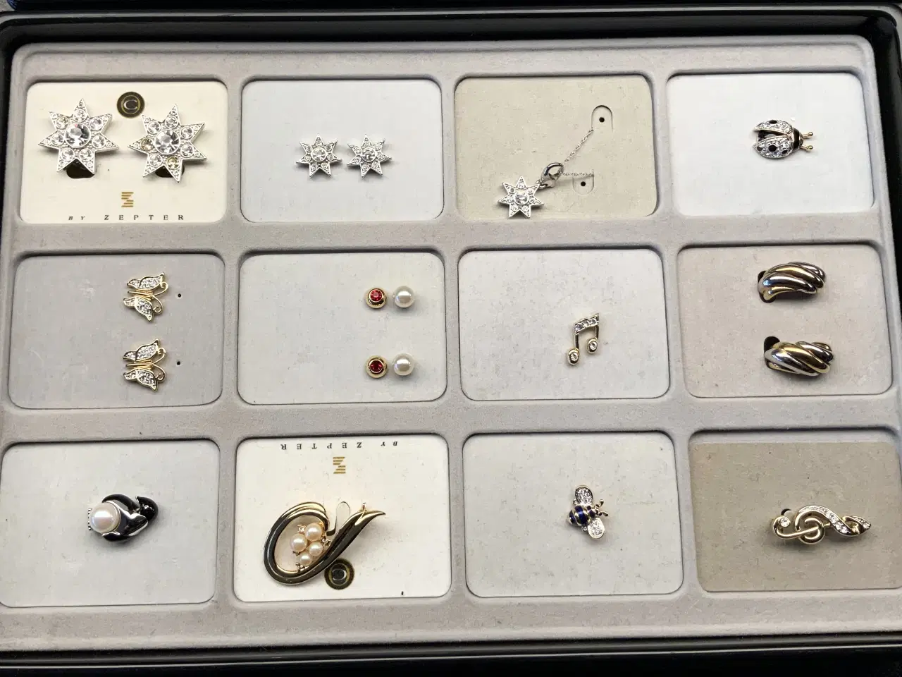 Billede 6 - Præsentationsbakker til smykker med taske.