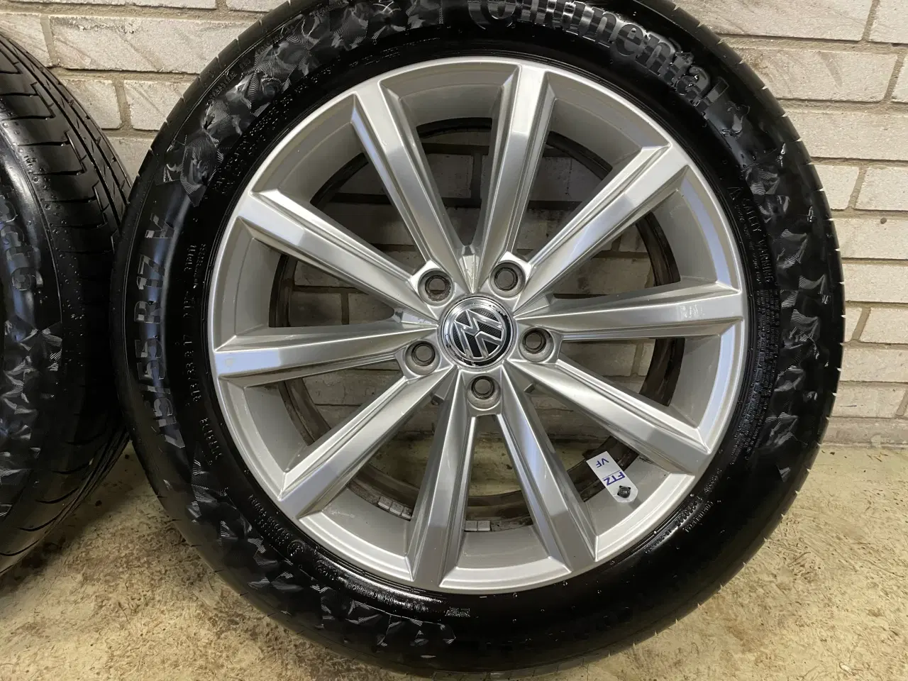 Billede 4 - 17 VW Passat 215/55r17 Ref.101 sommer