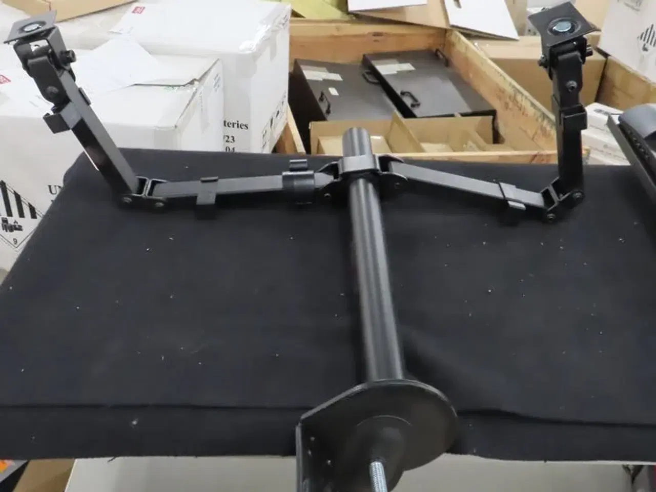 Billede 4 - 2 stk. Computerskærme samt dobbelt skærmholder