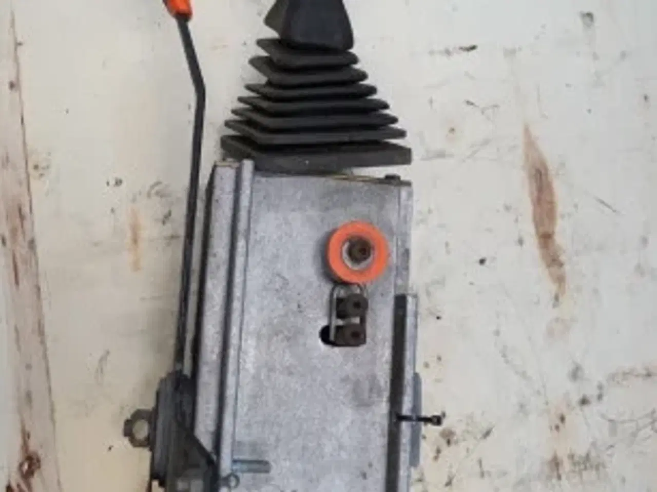 Billede 12 - New Holland 8770 Gearvælger 86014227