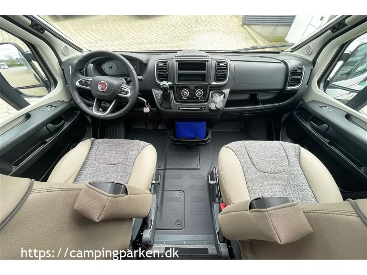 Billede 3 - 2024 - Dethleffs Globetrail CVD 600 ER Advantage   Smart Dethleffs campervan under 6 meter med enkeltsenge og automatgear!