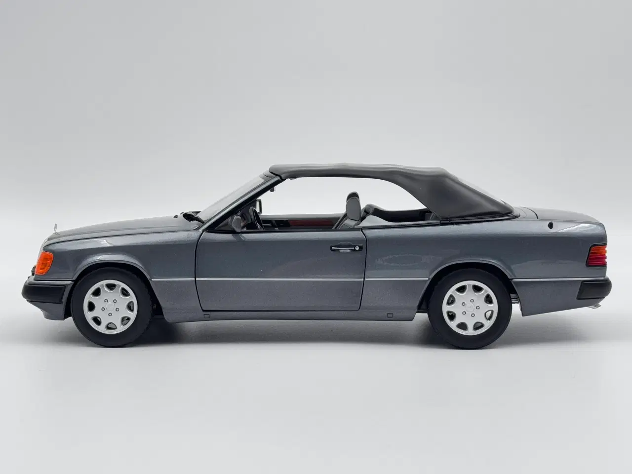 Billede 9 - 1991 Mercedes 300 CE-24 Cabriolet 1:18