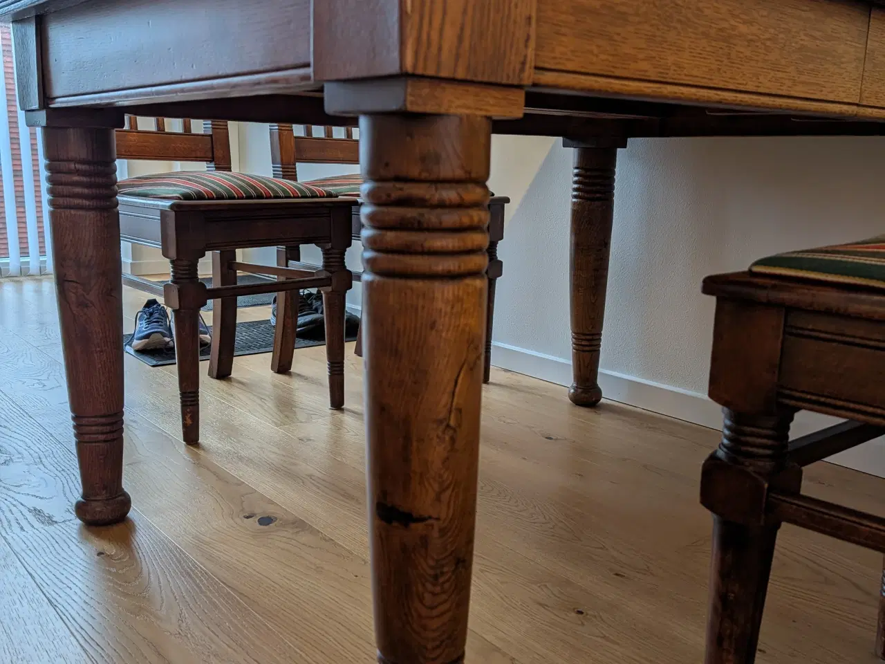 Billede 20 - Antikt spisebord med stole i egetræ