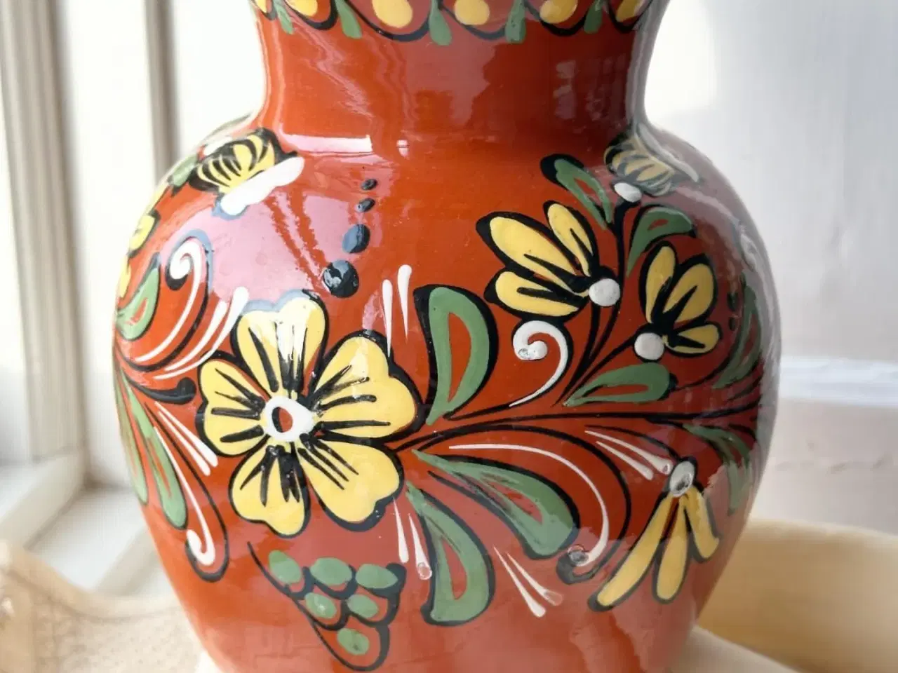Billede 2 - Keramikvase m folklore-mønster