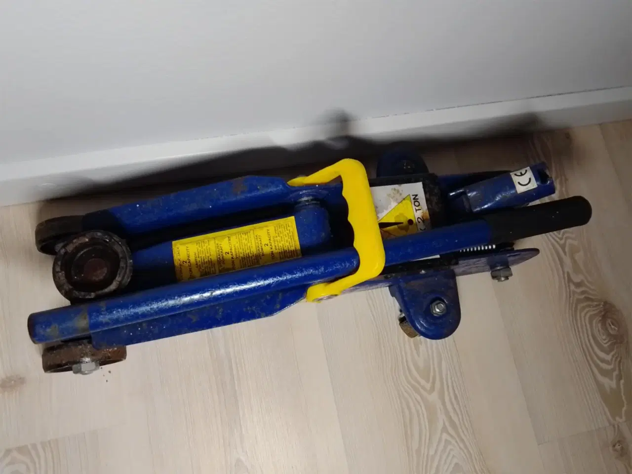 Billede 5 - Hydraulisk donkraft 2 ton – Skift selv dæk og spar