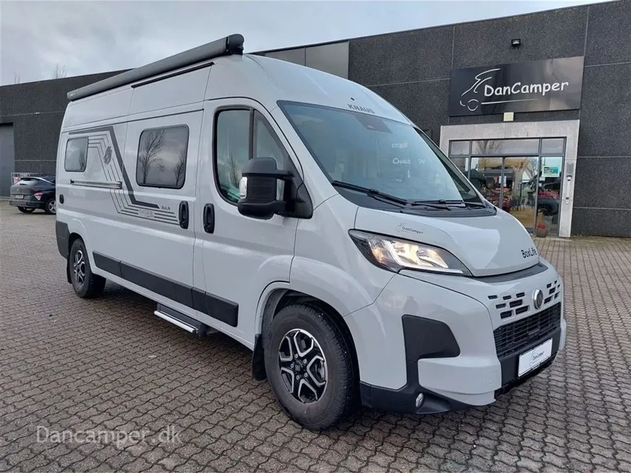 Billede 1 - 2024 - Knaus Boxlife 600 ME Platinum Selection 140 Hk 8 trins aut.gear, adoptiv fartpilot, under 6 meter, man ligger på langs i den store hæve/sænkbar seng