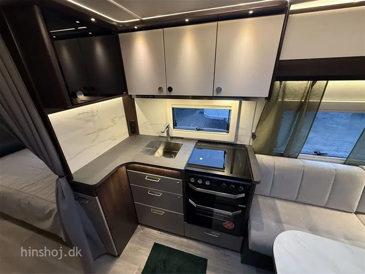 Billede 17 - 2026 - Polar Blueline 590 BS    Polar med enklesenge og stort toiletrum fra Hinshøj Caravan