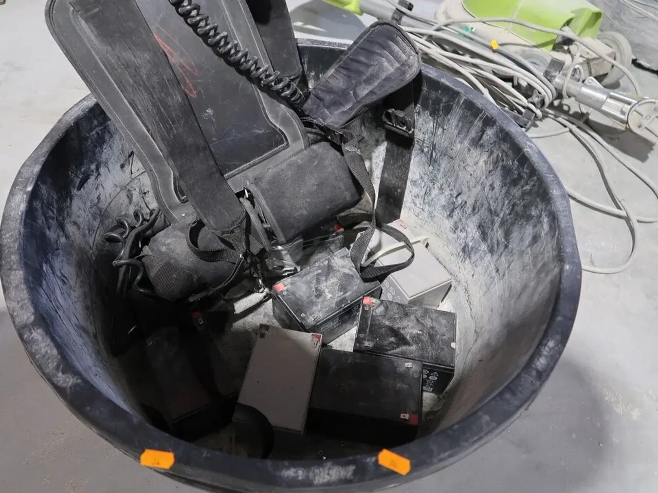 Billede 3 - Spand med rygsele med div. Batterier