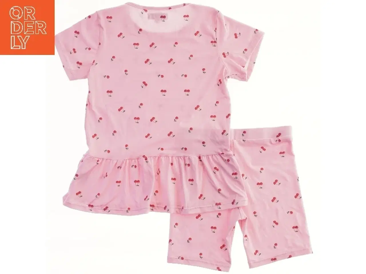 Billede 2 - Pink sæt med kirsebærmotiv fra LIBERTÉ Ami (str. 122)