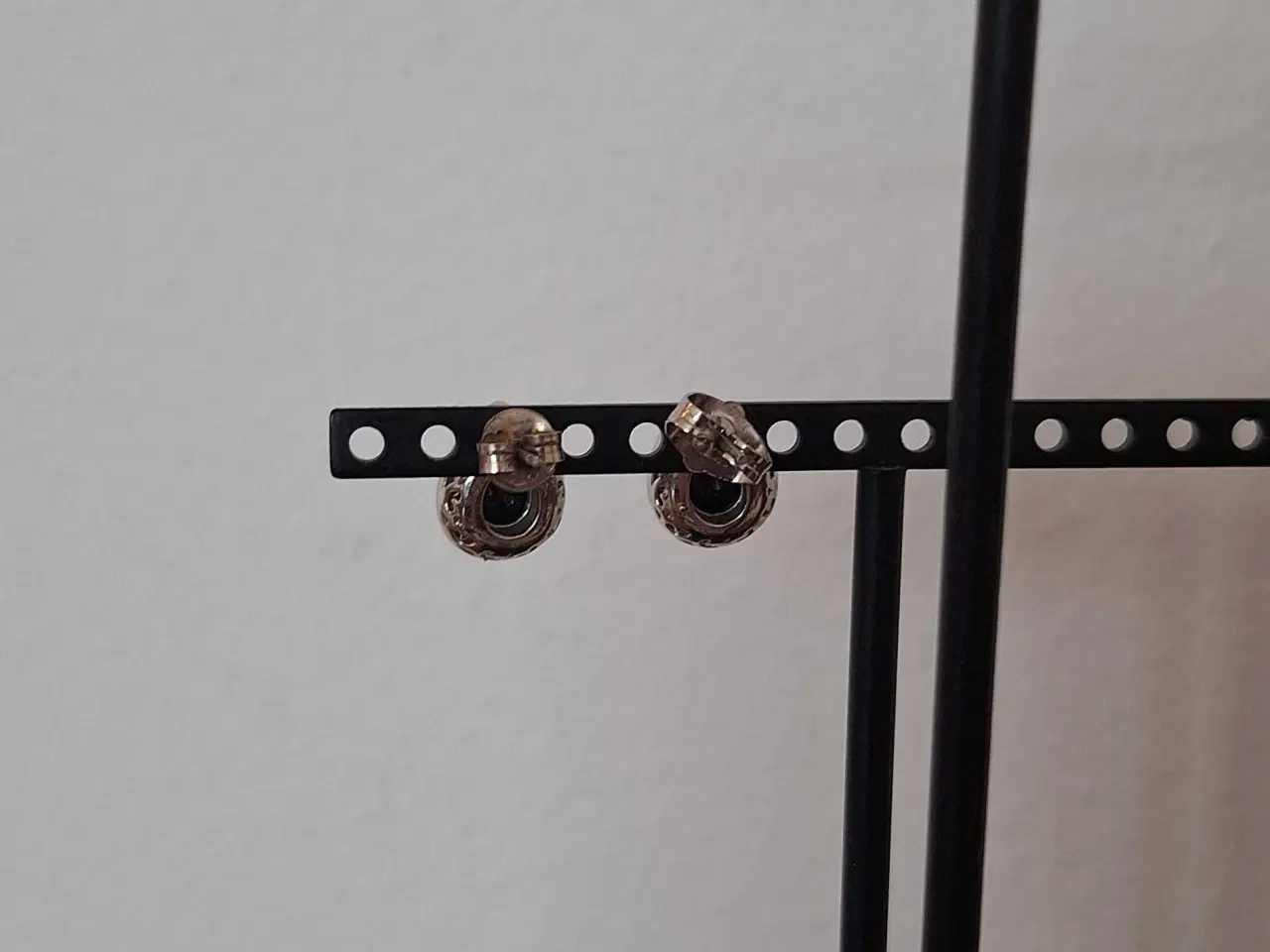 Billede 4 - Dråbeformede ørestikker