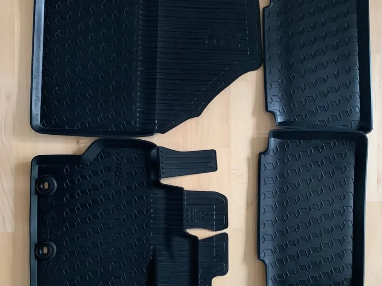 Billede 3 - Originale Toyota Yaris hybrid gummimåtter