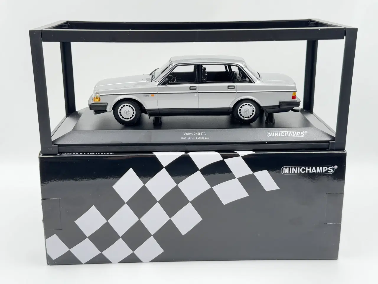 Billede 9 - 1986 Volvo 240 GL 1:18  Super flot og detaljeret