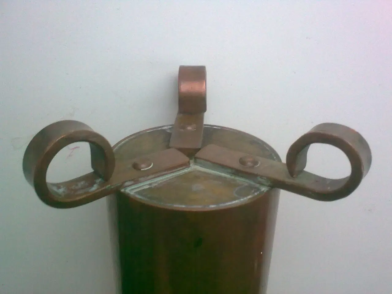 Billede 4 - Granathylster vase med nittet fod