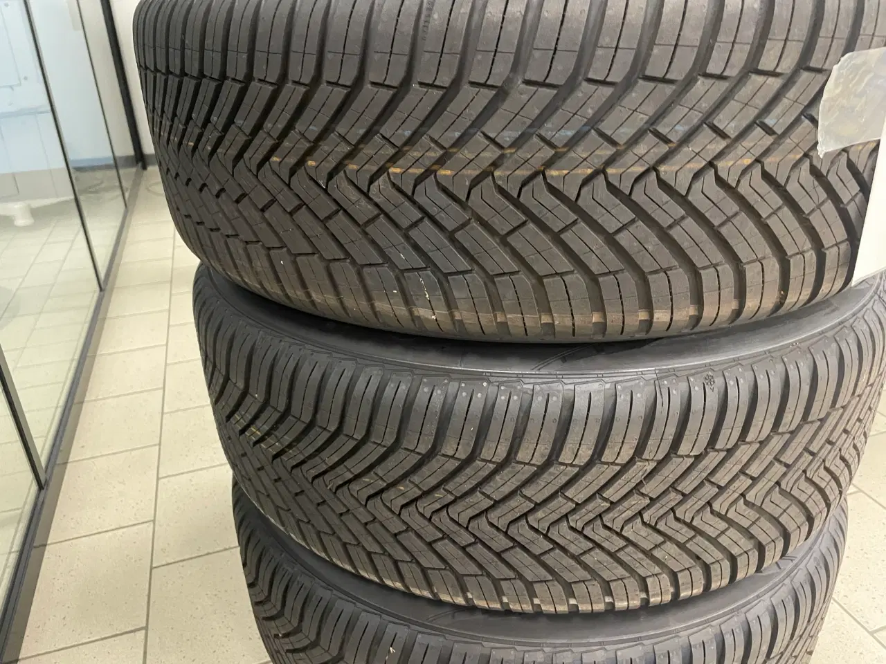 Billede 3 - 19 Cupra Born 215/50r19 Ref.P35 helårsdæk