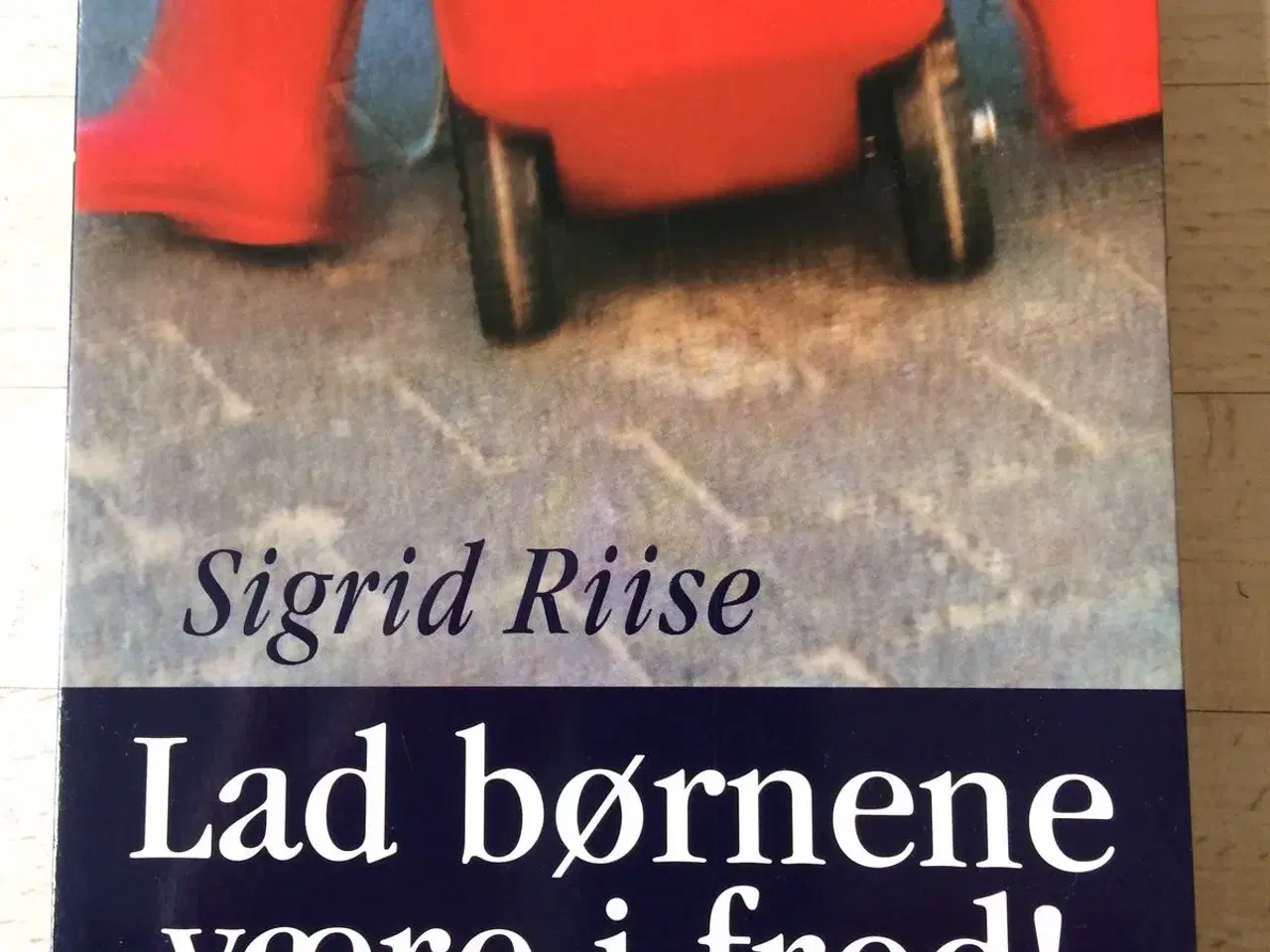 Billede 1 - Lad børnene være i fred!, Sigrid Riise