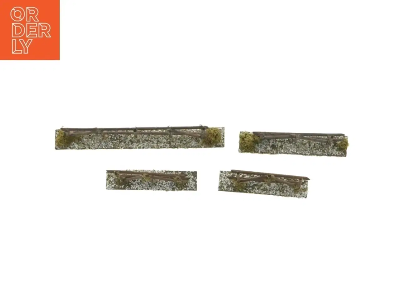Billede 2 - Model Tog Hegn til dukkeleg (str. 23 x 6 x 3 cm og 14,5 x 6 x 3 cm og 12,5 x 6 x 3 cm)