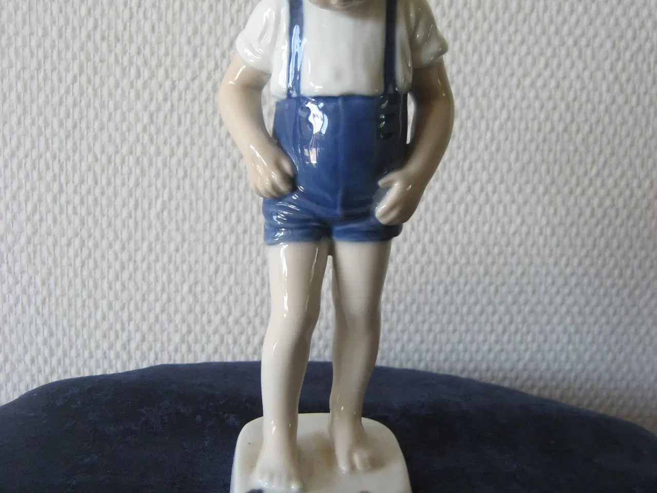Billede 1 - Dreng med krabbe B&G nr. 1870