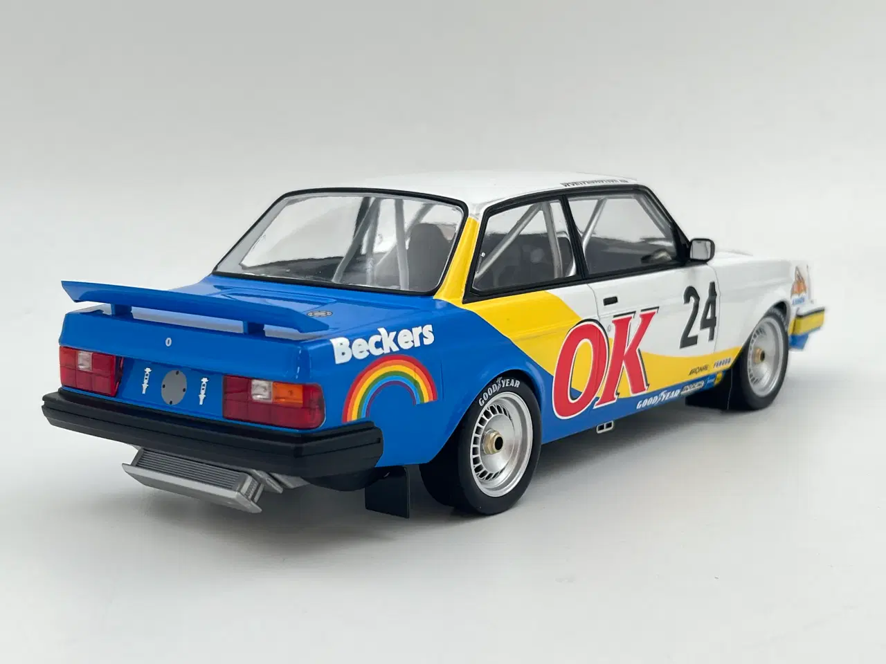 Billede 3 - 1985 Volvo 240 Turbo 1:18  Flot og detaljeret