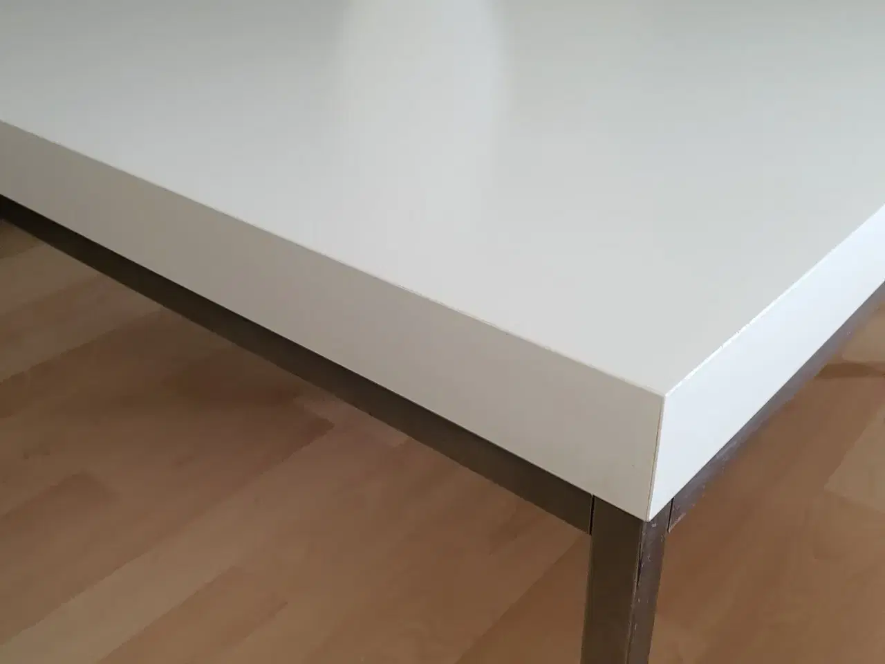 Billede 3 - Sofabord i mat/hvid (lavt/aflangt bord)