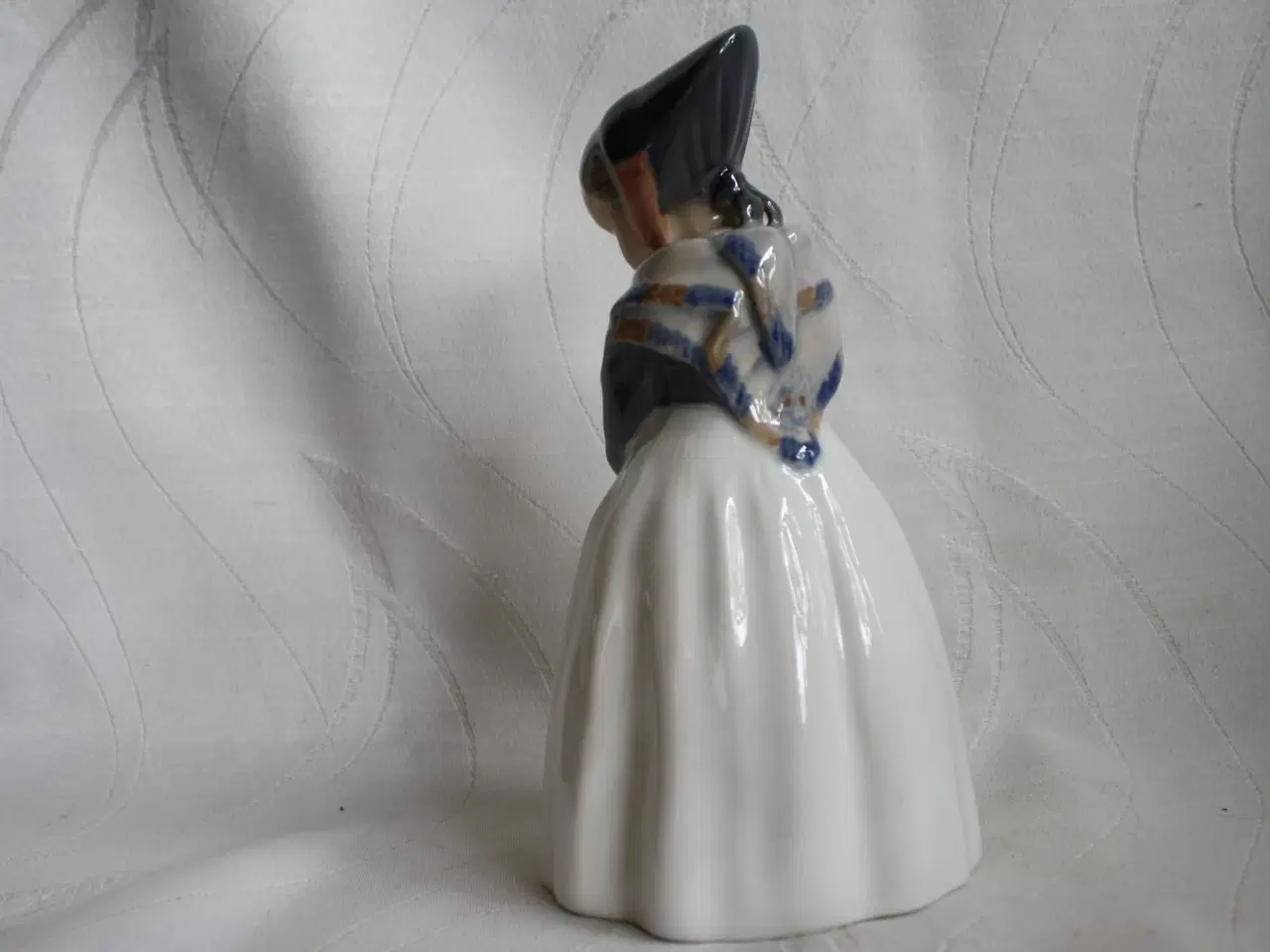 Billede 4 - Amagerpige, figur fra Royal Copenhagen