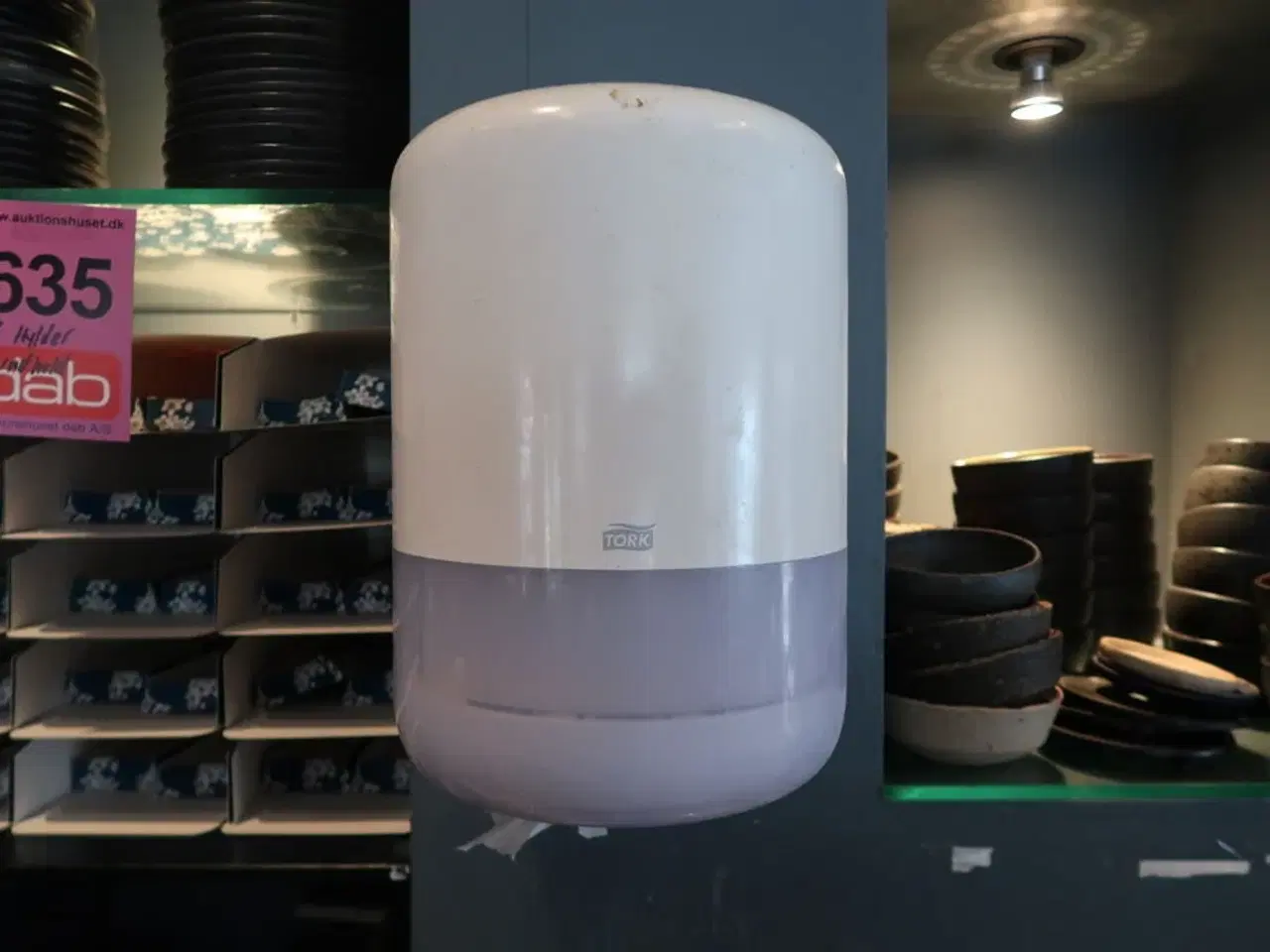 Billede 1 - 2 stk. papirdispenser - inkl. 17 ruller papir