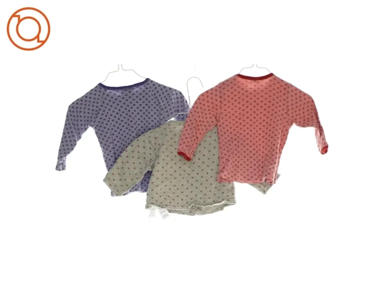 Billede 2 - Bluser 3 styks.  (str. 6-9 mdr)